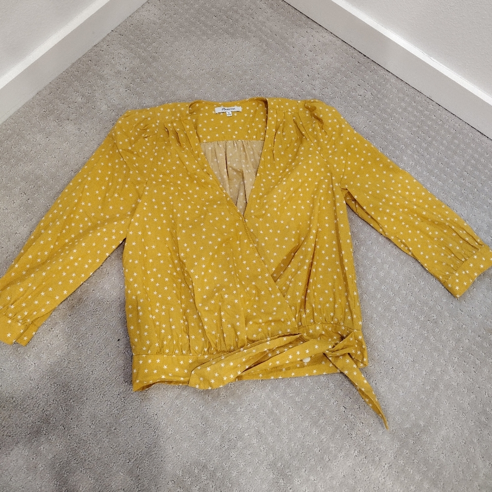 Madewell cropped Wrap top 😎☀️🤩 yellow with white stars